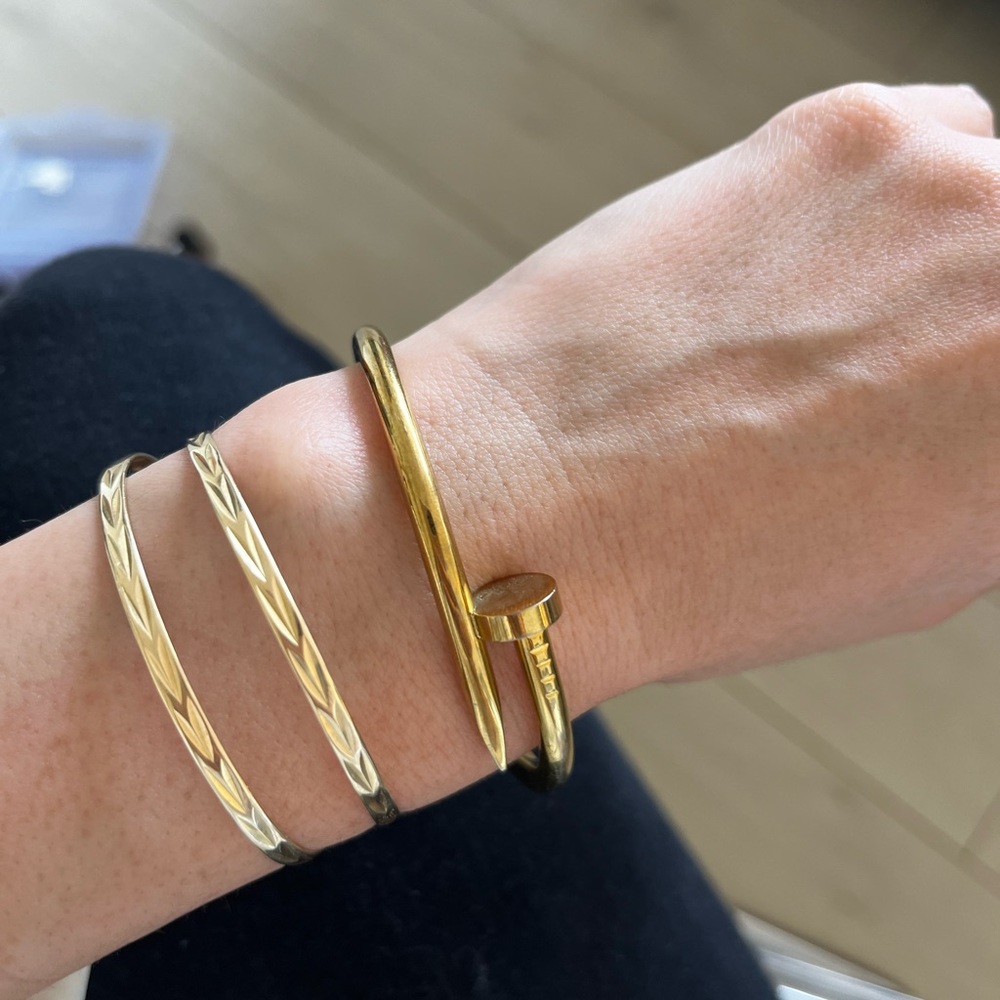 Screw bracelet waterproof